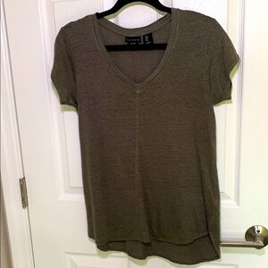 Tahari olive green linen v-neck t-shirt size small